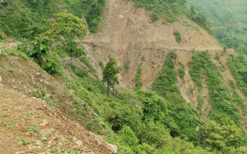 कालीगण्डकी करिडोर नवलपुरमा तीन ठाउँमा सडक अवरुद्ध