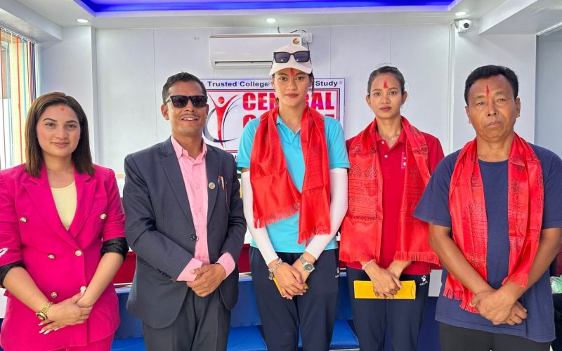 राष्ट्रिय भलिवल खेलाडीद्धय आरती र संगम सम्मानित