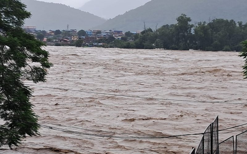 कोशी ब्यारेजका सबै ढोका खोलियो
