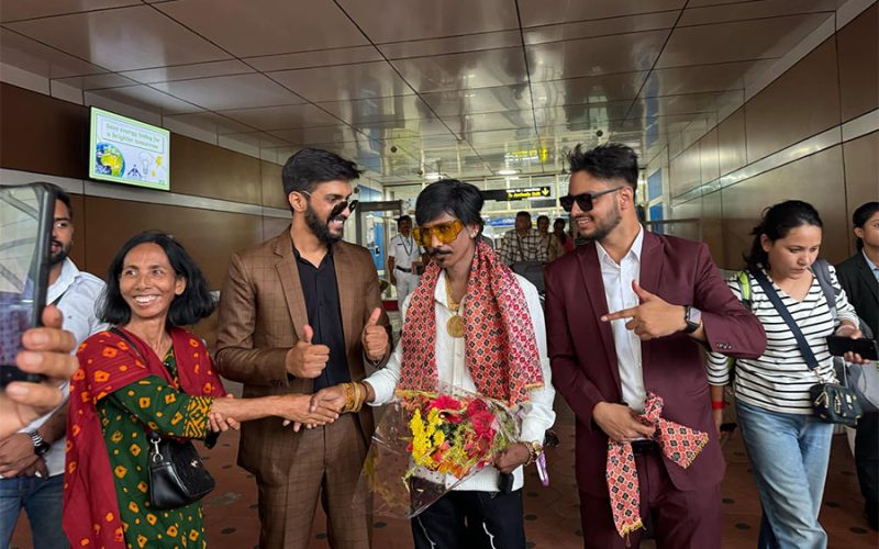 दुईजना अंगरक्षकसहित डली चायवाला झापामा,लंका रिसोर्टमा चिया बनाएर खुवाउने