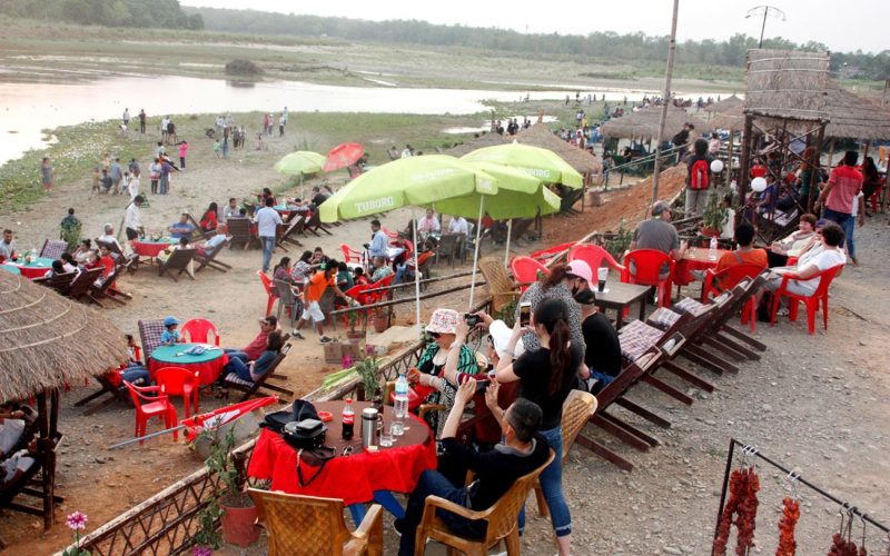 सौराहामा पर्यटन दिवस लक्की ड्र मार्फत पर्यटकहरुलाई निशुःल्क रात्रीभोज