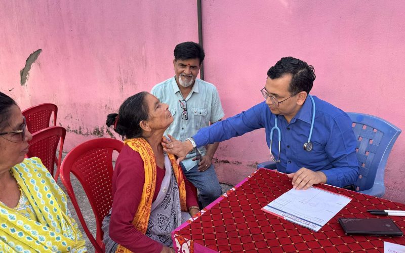 रत्ननगरमा स्वास्थ्य शिविर : ३२२ जनाको स्वास्थ्य परीक्षण