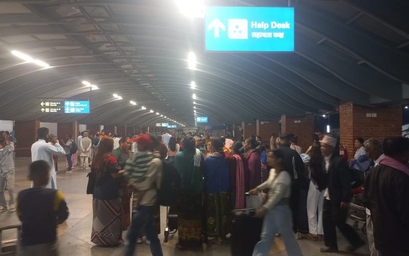 दसैँको अघिल्लो दिन बाध्यतामा मुलुक छाड्नेहरु