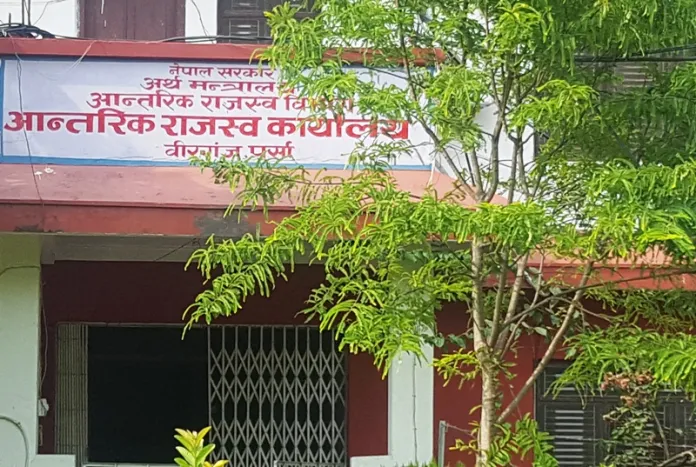 आन्तरिक राजस्व कार्यालयको विद्युतीय उपकरणमा क्षति