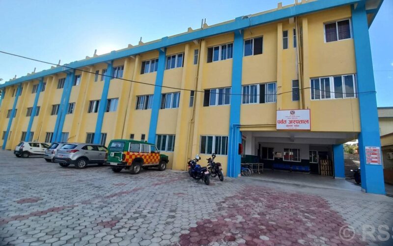 प्रदेश अस्पतालमा बिरामीलाई शय्या अभाव