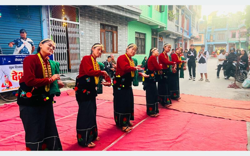 देउसी भैलोमार्फत मौलिक संस्कृतिको जगेर्ना गर्दै विद्यार्थी