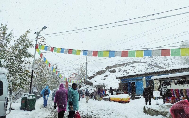 मुस्ताङमा कात्तिकमै हिमपात: कागबेनीदेखि मुक्तिनाथसम्मको यात्रा नगर्न आग्रह