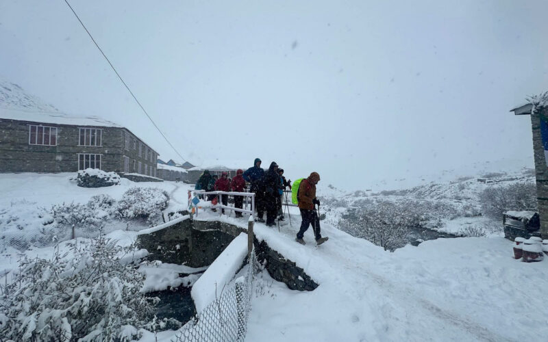मनाङमा पदयात्रा गर्न एक साता रोक