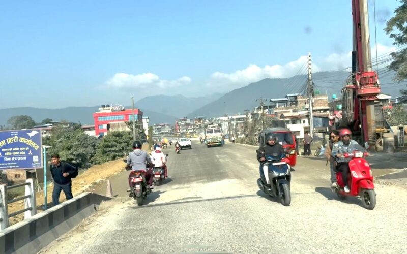 नारायणी पुलमा मंसिर ५ र ६ गते राति ५ घण्टा गाडी चलाउन रोक