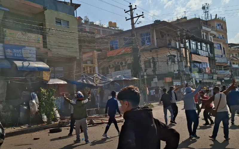 सिमरामा फेरि तनावः प्रहरी र जेनजी समूहबीच झडप भएपछि पुनः कर्फ्यू लगाइयो