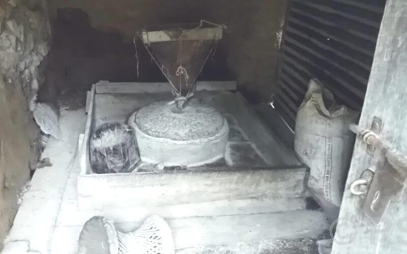 गाउँघरमा प्रयोग हुने परम्परागत पानीघट्टाको प्रचलन हराउँदै