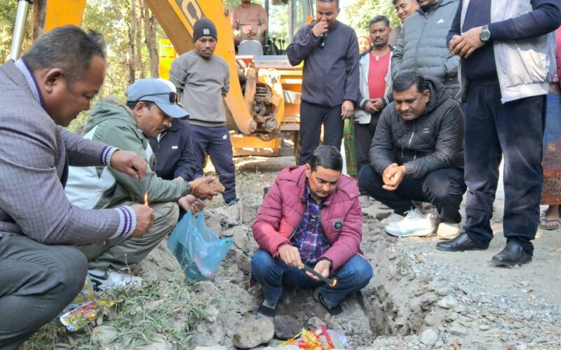 चितवनको कालिका नगरपालिकाको चक्रपथ : गैरीबारी, चापागौँडीदेखि शेरबास सडक शिलान्यास