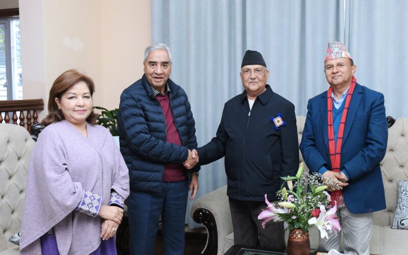 देउवालाई भेट्न महाराजगञ्ज पुगे ओली