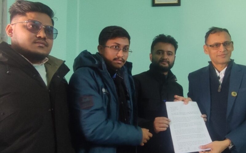 नदी किनारमा फोहोर जलाउनेलाई कारबाही गर्न चितवनको जेन-जी समूहको माग