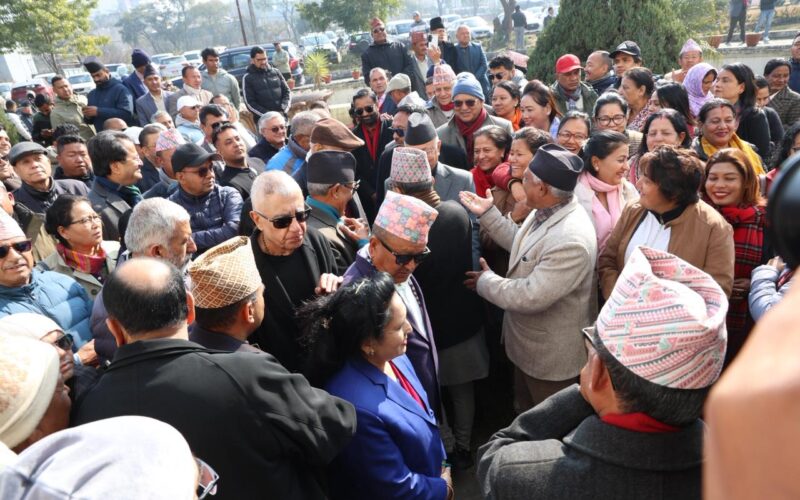 नेपाली काँग्रेसको आधिकारिकता विवादः नियमित महाधिवेशन पक्षधर नेताहरू निर्वाचन आयोगमा