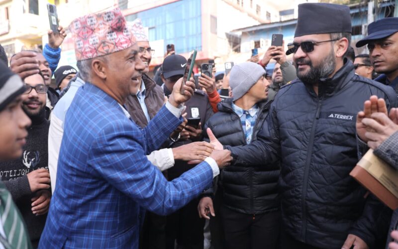 मदन भण्डारीको जन्मस्थल ढुंगेसाँघु जाँदै बालेन