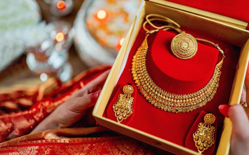 साताको पहिलो दिन नेपाली बजारमा घट्यो सुनको मूल्य