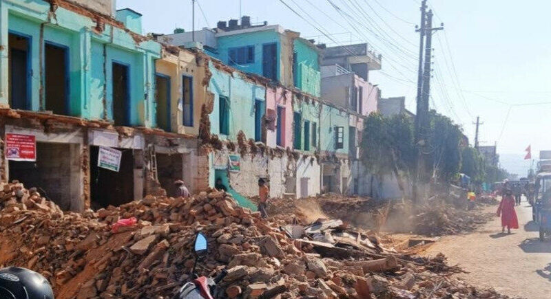 हेटौँडामा भत्काइएका जोखिमपूर्ण घरमा व्यापार, स्थानीय प्रशासनद्वारा रोक्न निर्देशन