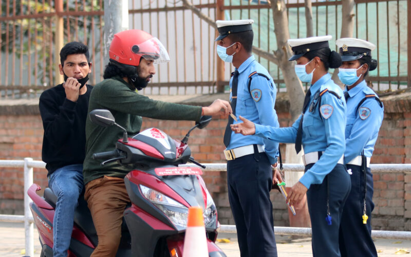 यान्त्रिक अवस्था ठीक नभएका १७ सवारीसाधनका चालक कारबाहीमा