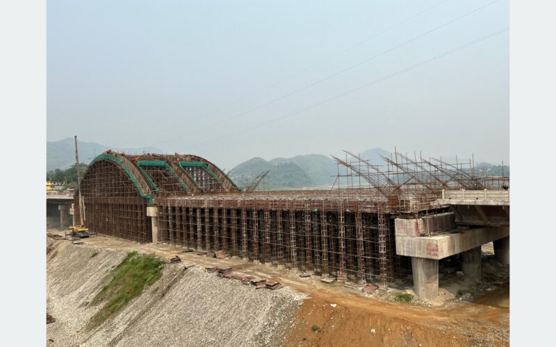 मुग्लिन पोखरा सडकखण्डअन्तर्गत निर्माणाधीन चार लेनको पुलको भौतिक प्रगति ८४ प्रतिशत
