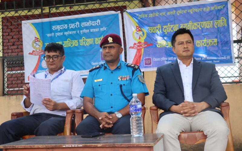 चितवनमा विद्यालय बसको यान्त्रिक र सवारी चालकको स्वास्थ्य परीक्षण सुरु