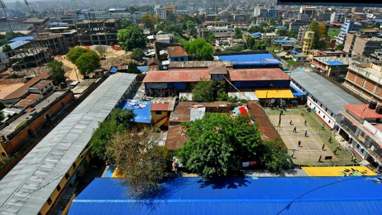 उपचार गर्ने भन्दै कैदीलाई होटल लगेर प्रहरीले खुवाए मासु र बियर