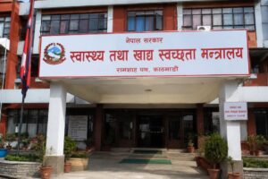 शिक्षण अस्पताल पुगेर सञ्चारमन्त्री खरेलले भेटे जेनजी आन्दोलनका घाइते
