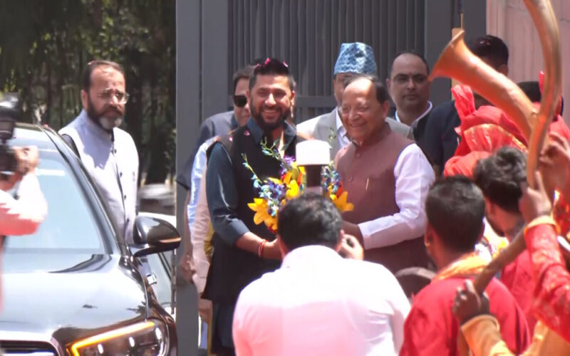 सभापति रवि लामिछानेलाई भाजपा मुख्यालयमा वाजागाजासहित स्वागत, पुष्प वर्षा गराइयो
