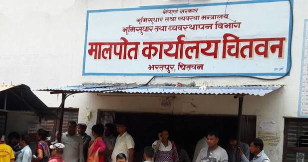 चितवनमा सहयोग मागेर क्षति भएका संरचना पुननिर्माण