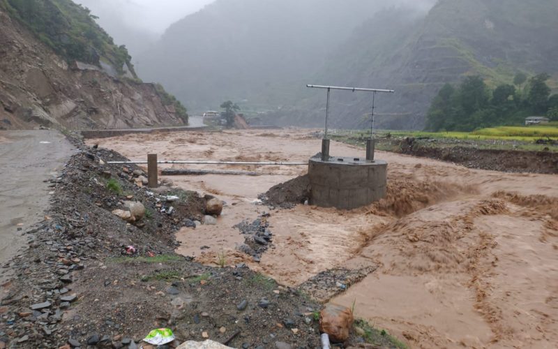 भोटेकोशीमा अचानक ठूलो बाढी, चितवनसहित पाँच जिल्लाका तटीय क्षेत्रमा उच्च सतर्कता अपनाउन आग्रह