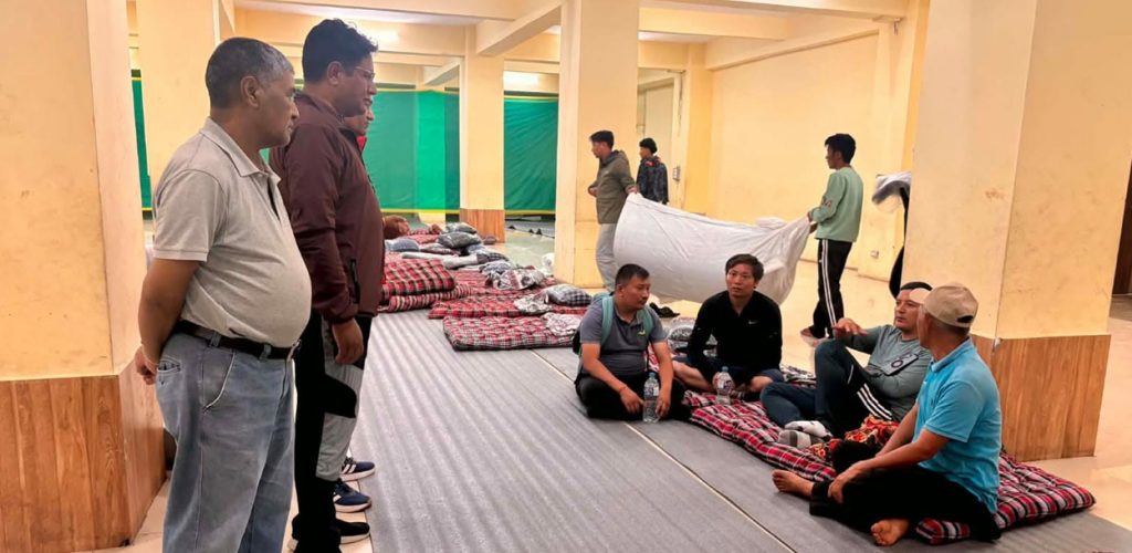 रसुवाबाट उद्धार गरिएका बाढी पीडितलाई नागार्जुनको गुम्बामा अस्थायी सेल्टर