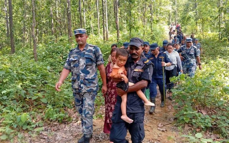 जंगलमा हराएका गैँडाकोटका साढे दुई वर्षीय बालक तीन दिनपछि सकुशल फेला