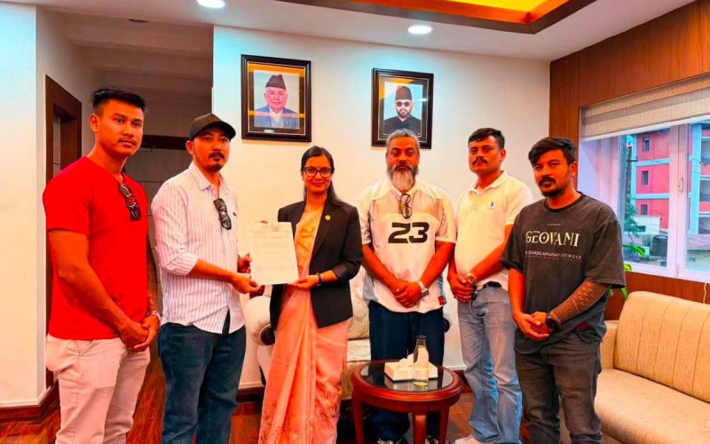 नारायणी पुलमा बढ्दो आत्महत्याका घटना रोक्न रास्वपाको पहल, मन्त्री सोबिता गौतमलाई ध्यानाकर्षण पत्र