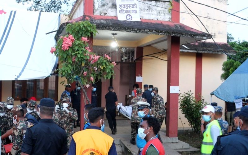 भोटेकोशी बाढीः चितवनमा शव व्यवस्थापन गर्न जटिल