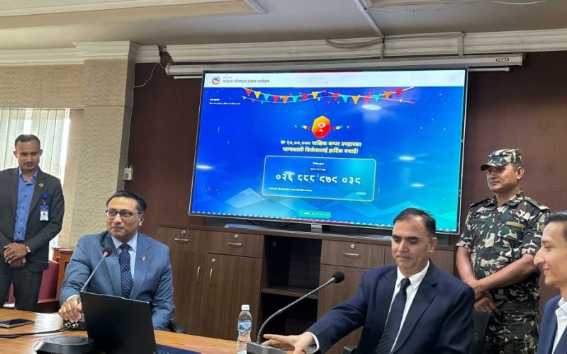 ३५० रुपैयाँको सामान किनेका उपभोक्ताले पाए १० लाखको करदाता पुरस्कार
