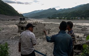 शिक्षण अस्पताल पुगेर सञ्चारमन्त्री खरेलले भेटे जेनजी आन्दोलनका घाइते
