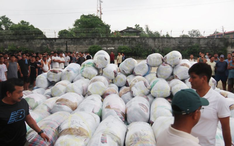 चितवन कारागारका कैदीबन्दीले भोटेकोशी बाढीपीडितका लागि जुटाए राहत