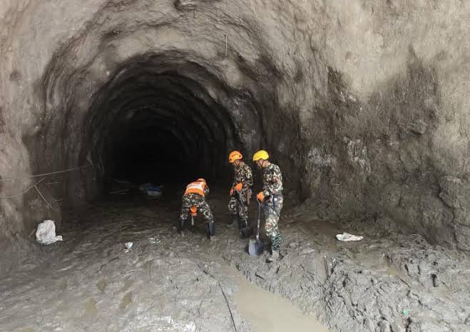 माथिल्लो त्रिशूली–१ काे टनेलबाट ६ शव निकालियो